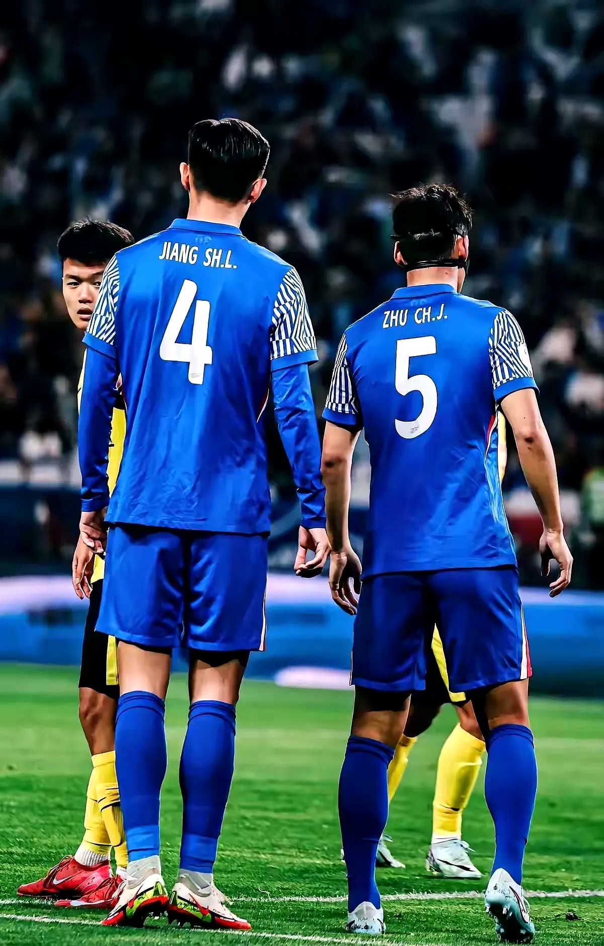 上海申花发布备战花絮,清晨外线爆发,法甲任务艰巨,心理建设被强调 上海申花发布备战花絮,清晨外线爆发,法甲任务艰巨,心理建设被强调