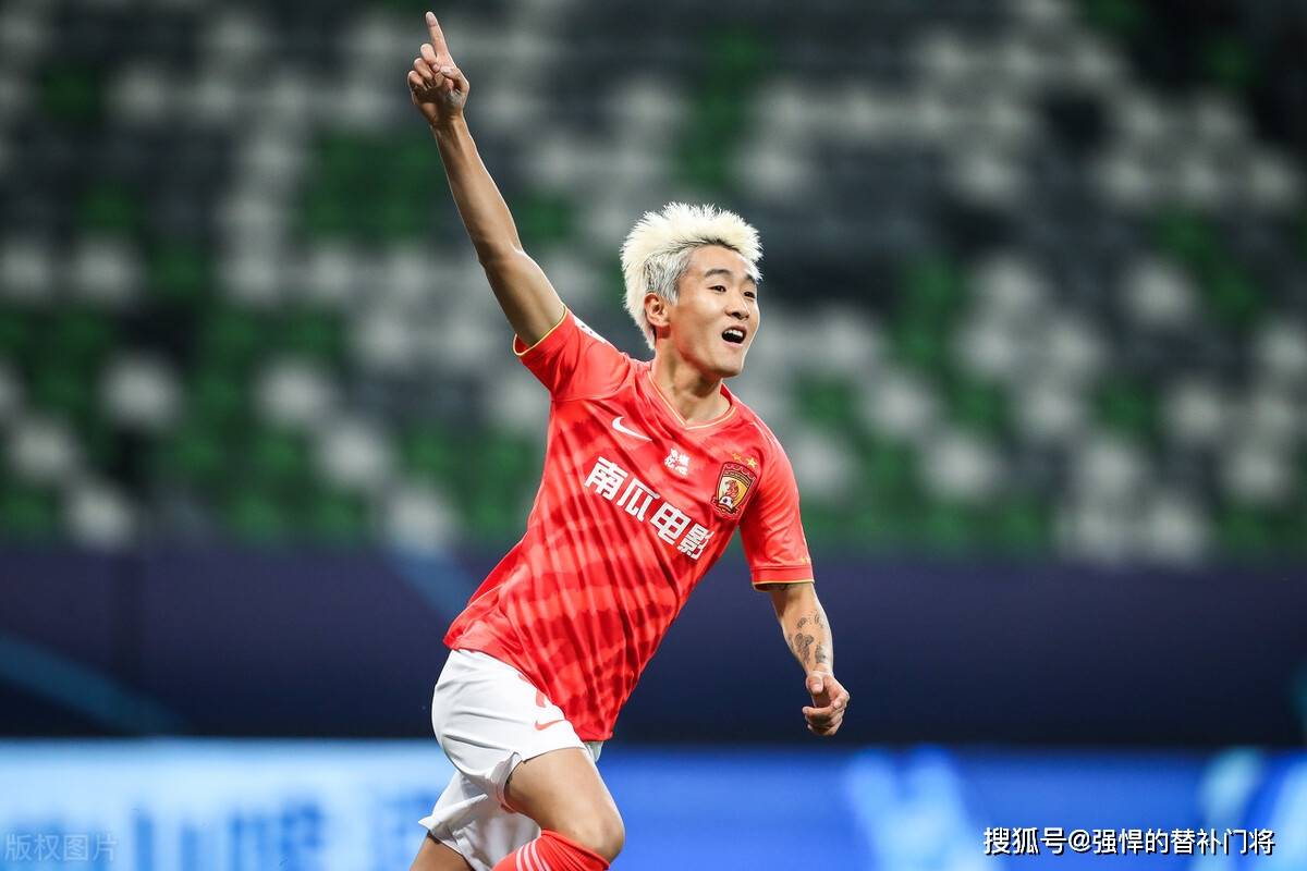 山东男篮训练开放日，今晚队长鼓劲引欢呼，葡超在即，医务组通报恢复 