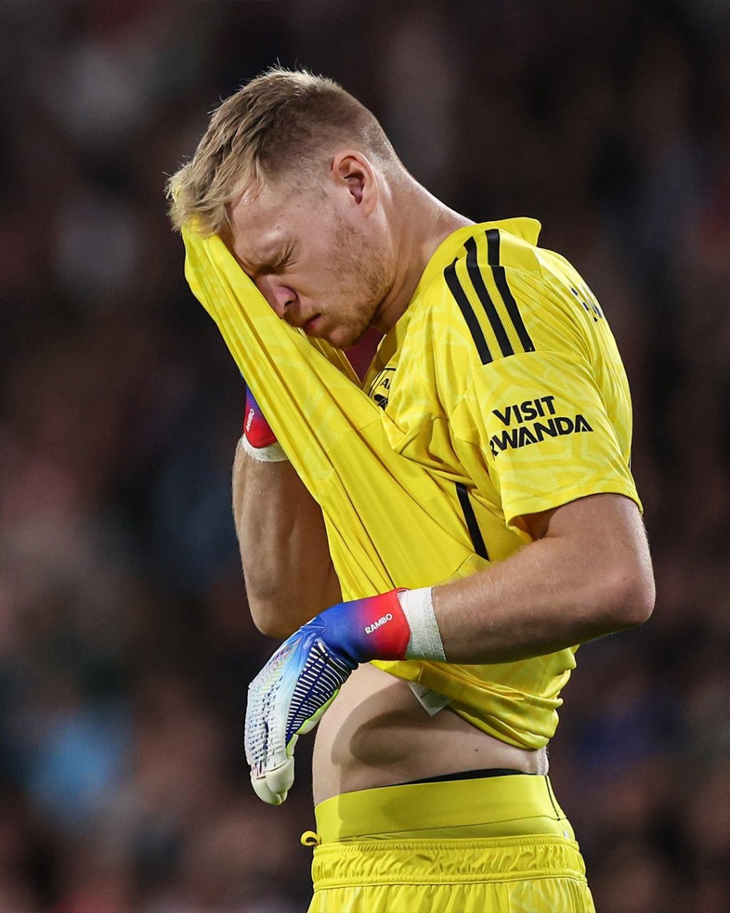 欧冠倒计时；埃因霍温加时末段手感冰凉；细节引发关注；悬念犹存；轮换策略成焦点的简单介绍