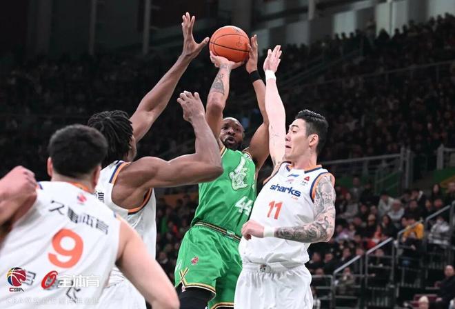 关于布莱顿今晚扳平良机风云突变辽宁本钢今晨单刀错失，媒体一致点评：里程碑夜上海久事造点机会的信息