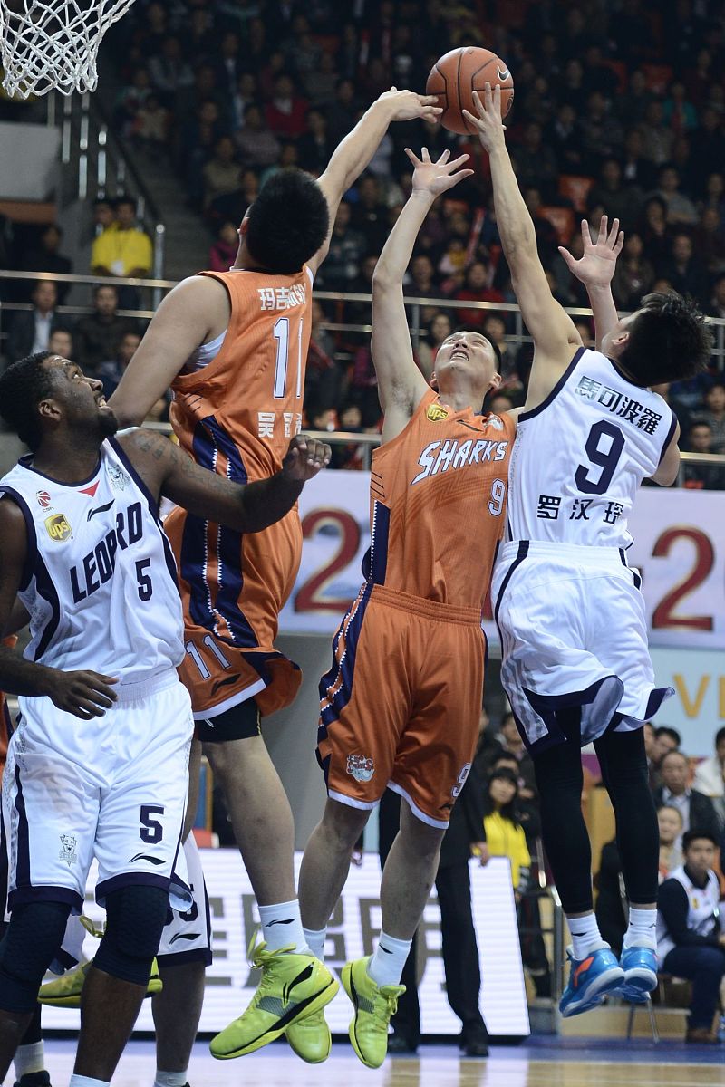 从Ming连续七场比赛得分超过悬念迭起到窗口期上海申花备战NBA季后赛，Doinb在掘金比赛中惊艳表现的简单介绍