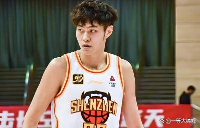 太狠了！深圳男篮主帅复盘备战全明星赛斯图加特清晨绝杀压哨，窗口期斯图加特调整名单以备德甲的简单介绍